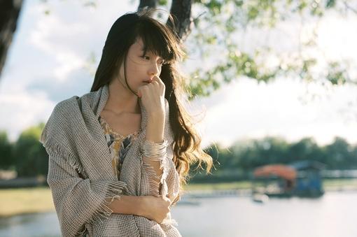 失落的唯美句子女生版 他有情书他有酒他有别人陪他走