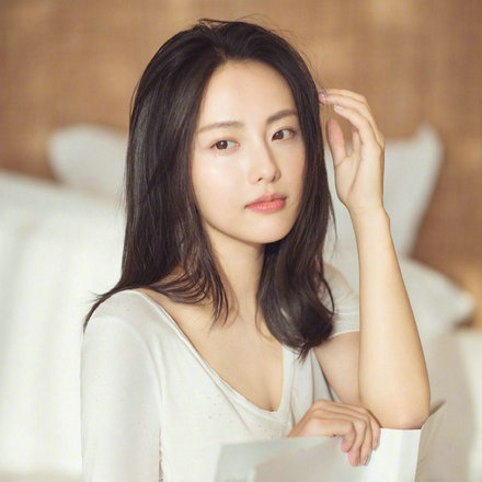 在一个生疏的地方，只有你和我