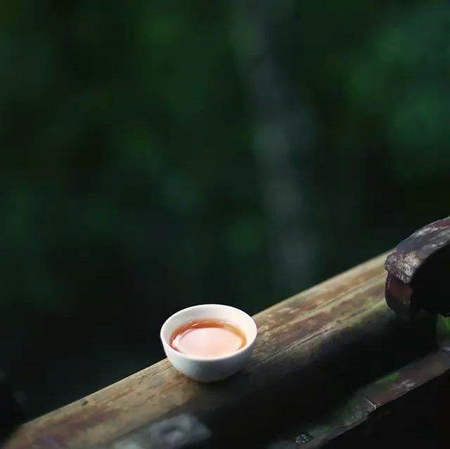 致自己的正能量心灵鸡汤说说，岁月还漫长你心地善良终会有一人陪你